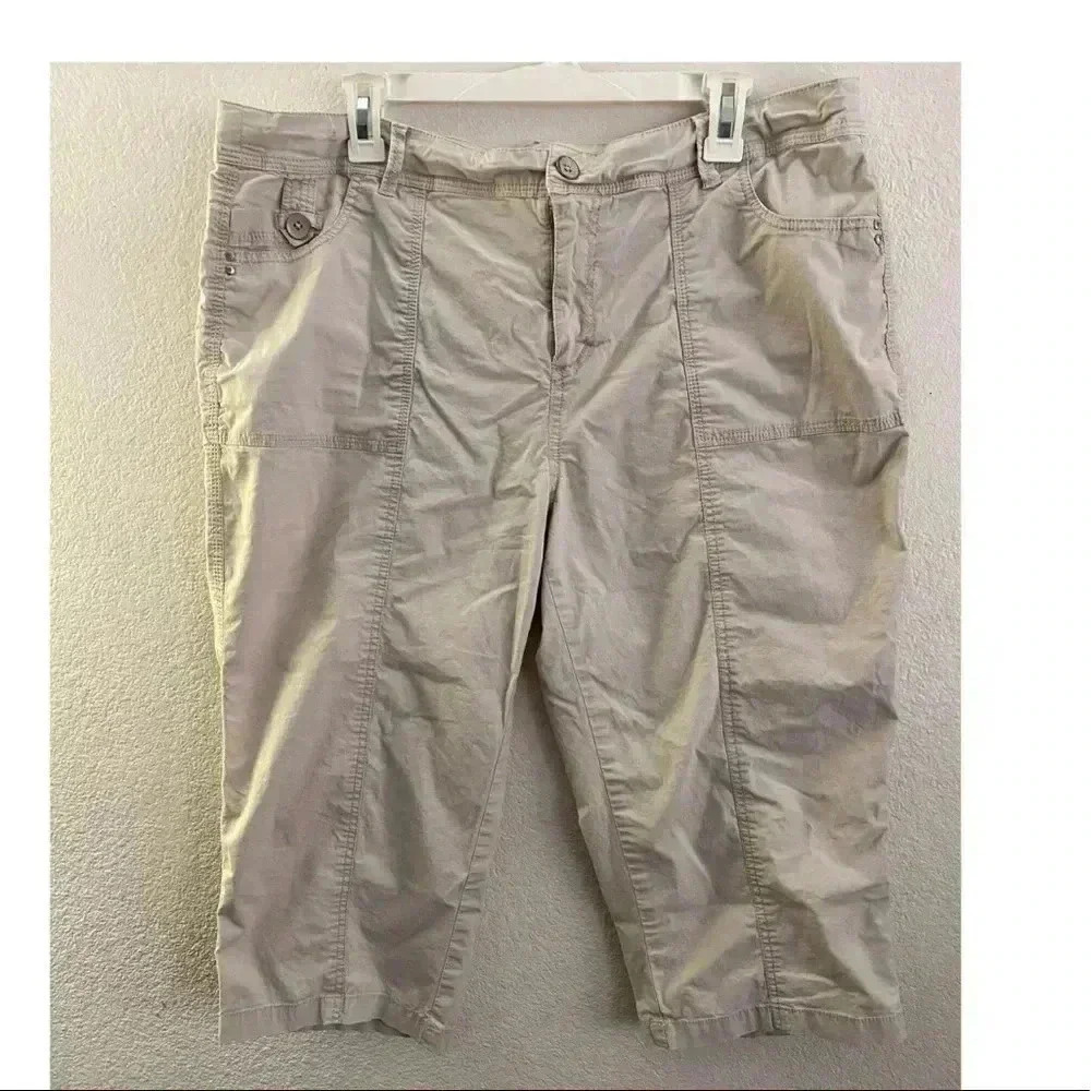 💥Avenue Women Plus Size Beige Lightweight Capri Trousers Pants 16 - Picture 2 of 8